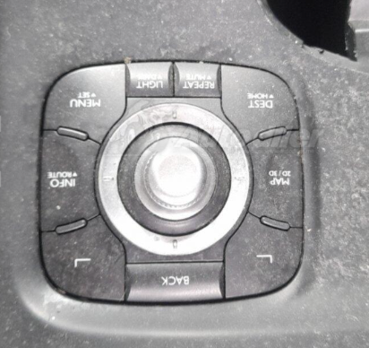 Multimedija i džojstik Megane 3 – komplet sa plastikama