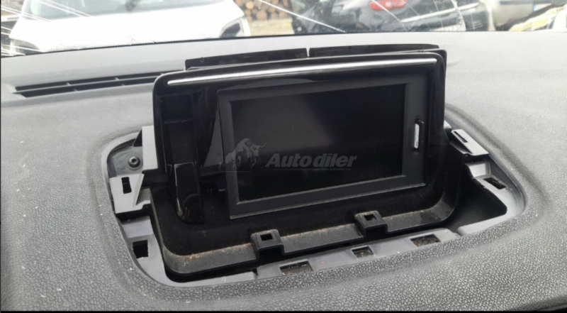 Multimedija i džojstik Megane 3 – komplet sa plastikama