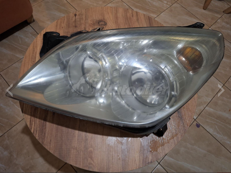 Lijevi FAR Opel Astra H 2007 – kao nov